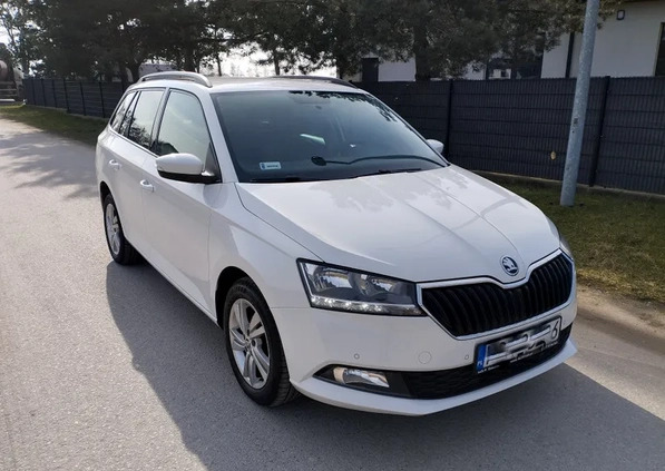 Skoda Fabia cena 23900 przebieg: 199000, rok produkcji 2019 z Oświęcim małe 154